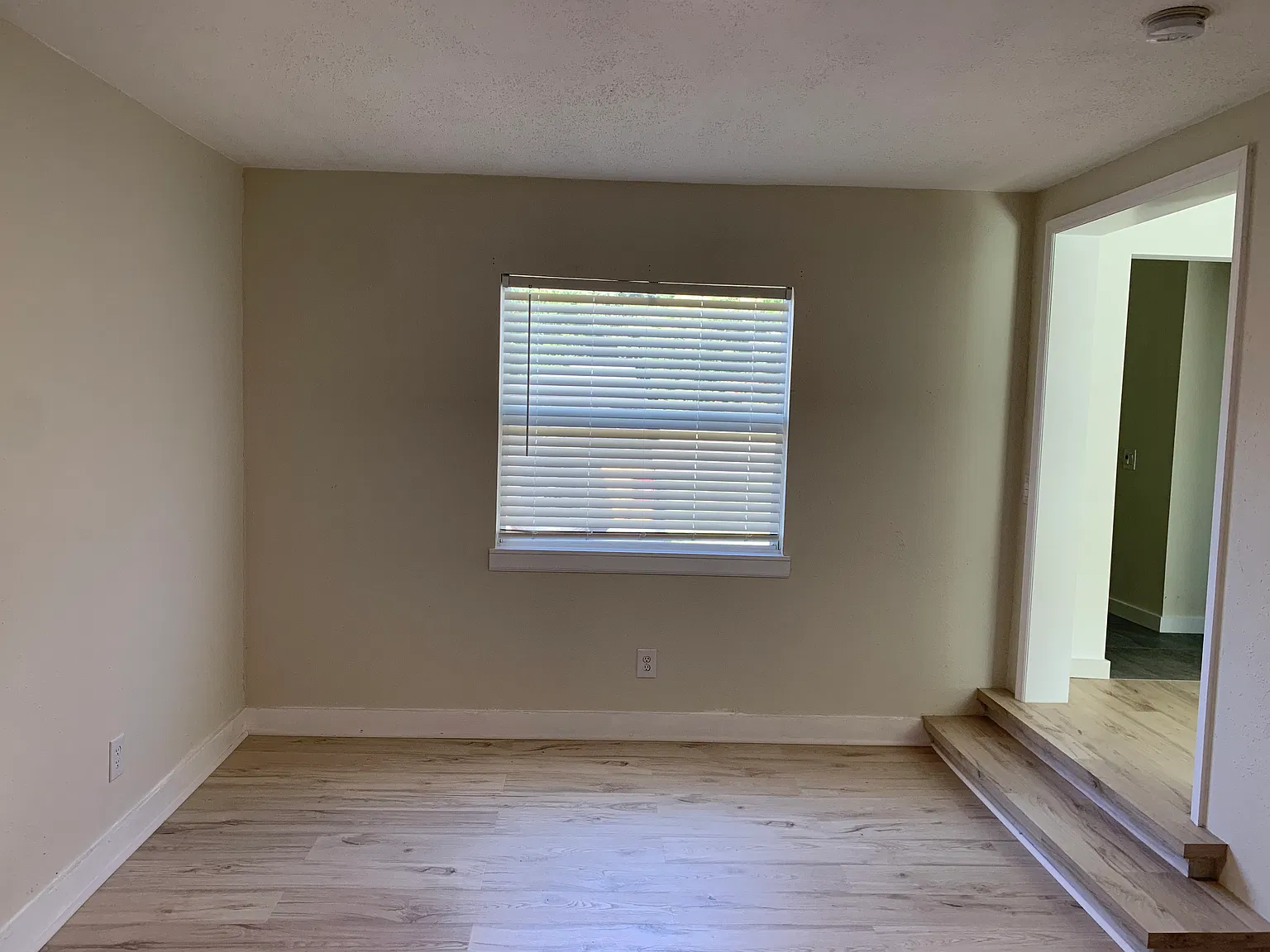 3 bed, 1100 sqft, $2,500 — Photo 2