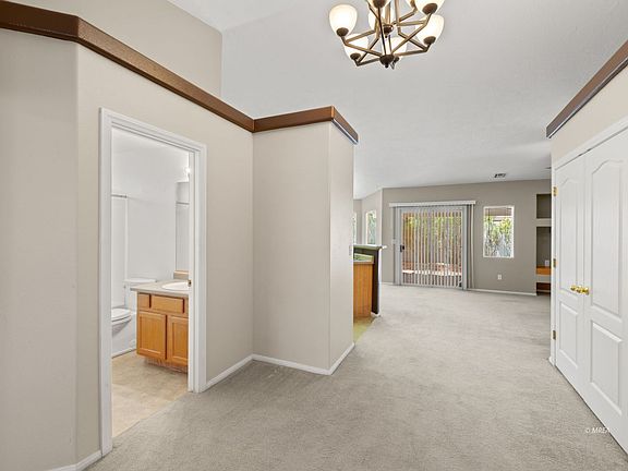 5th image of 261 Thompson Dr