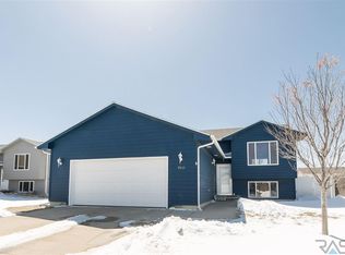7105 W 67th St, Sioux Falls, SD 57106