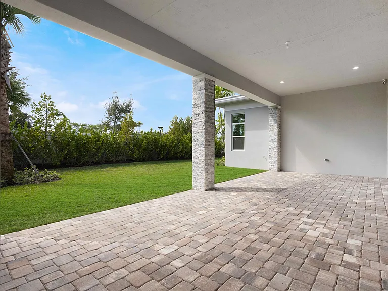 9124 Coral Isles Cir — Photo 29