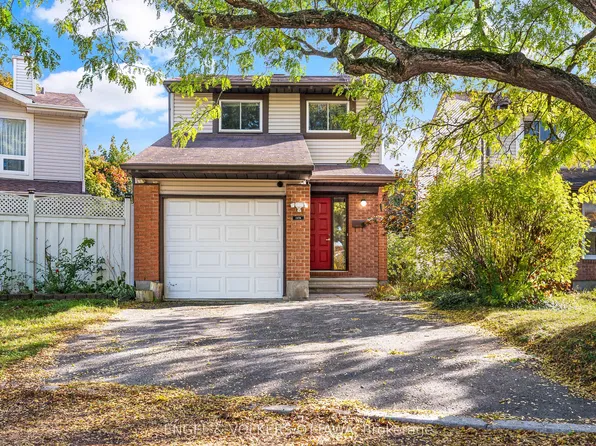 1379 Ambridge Way, Ottawa, ON K2C 3T3