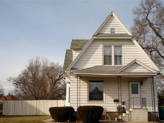 1st image of 204 Lake St