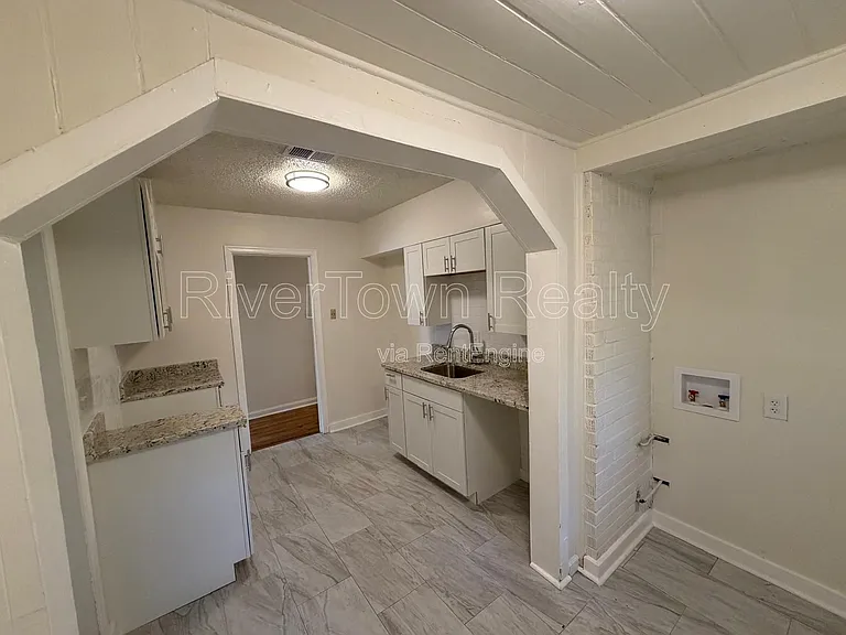4550 Quince Rd — Photo 11