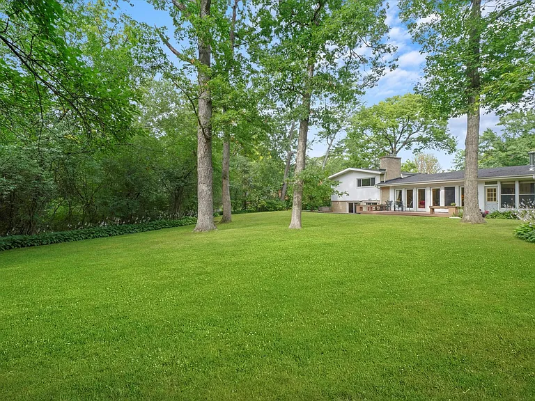 590 Timber Ln — Photo 33