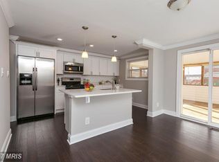 904 Foxcroft Ln, Baltimore, MD 21221