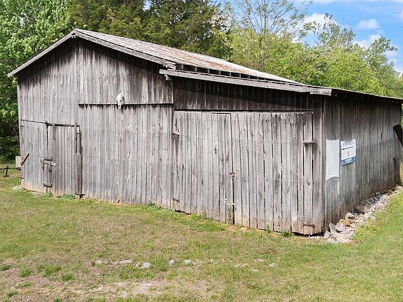 4th image of 1370 Jones School Rd