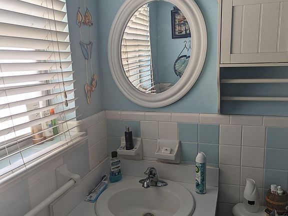 5th image of 19051 Collins Ave APT D225
