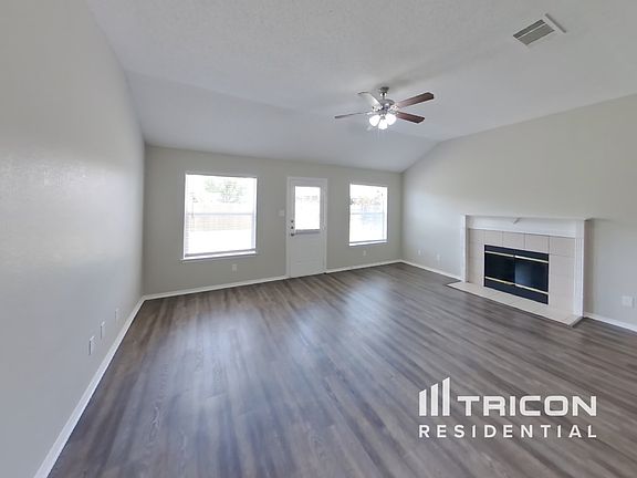5th image of 945 Carlin Ln