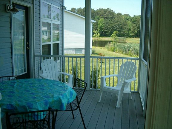Screened in porch