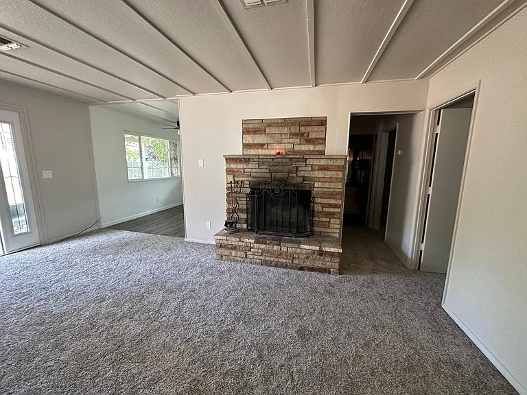 711 W Colt Dr — Photo 7