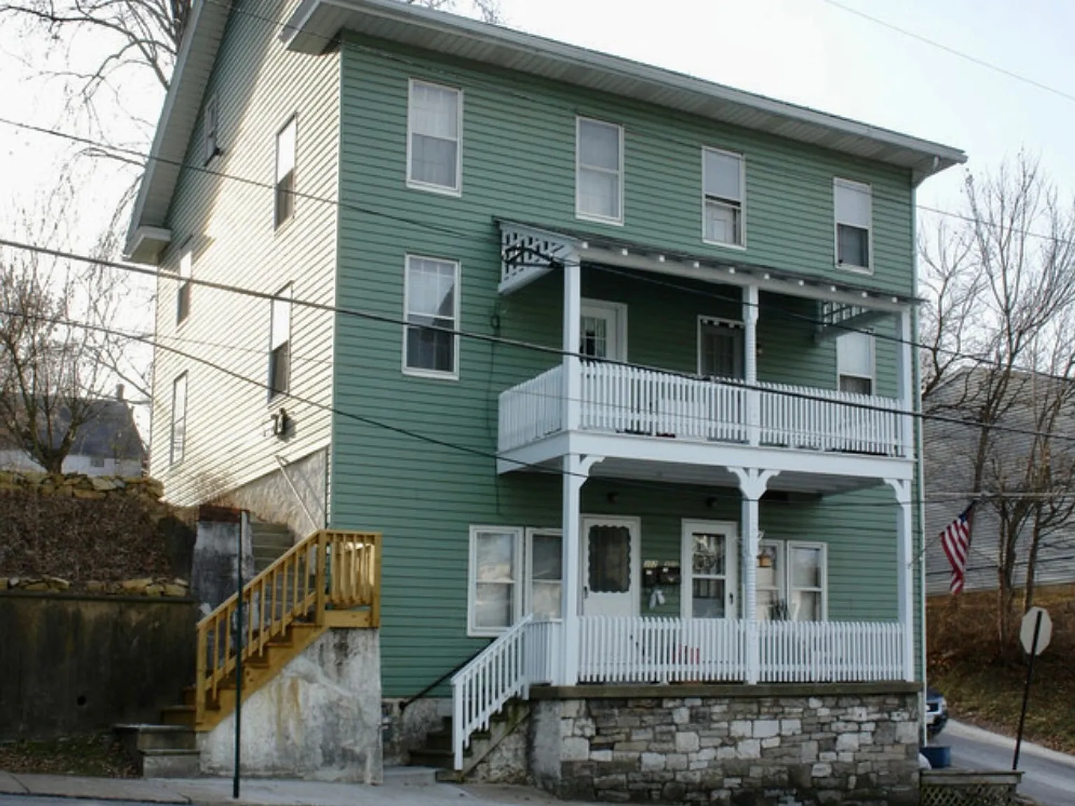 300-302 Howard St — Photo 1