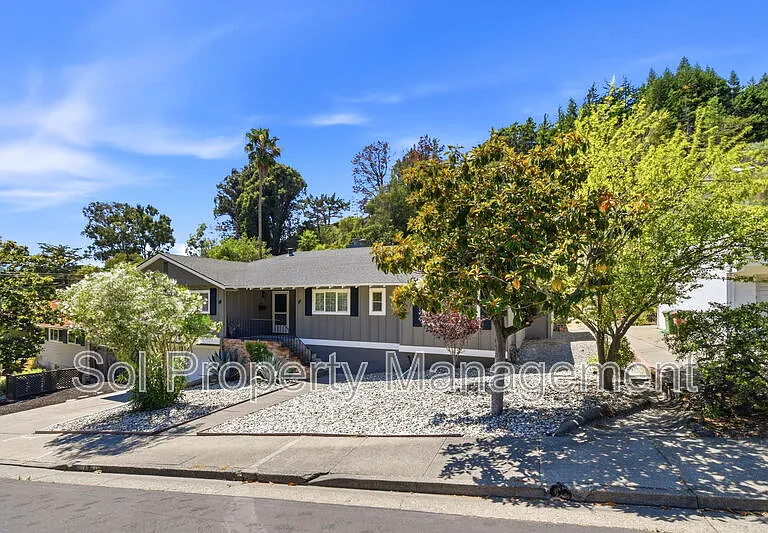67 Elizabeth Way — Photo 2