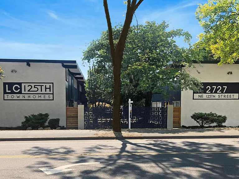 LC125th Townhomes — Photo 21