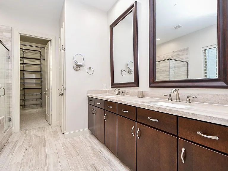 709 Delano St — Photo 27