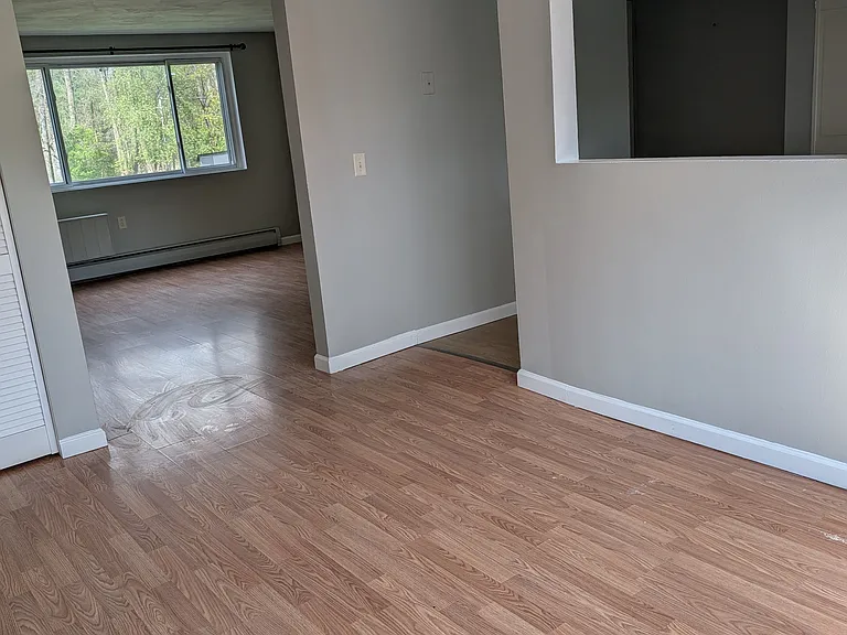 Dining room open access to kitchen