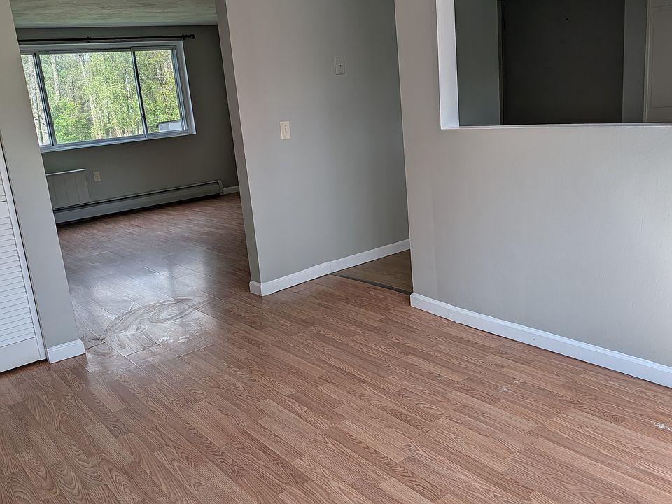 Dining room open access to kitchen