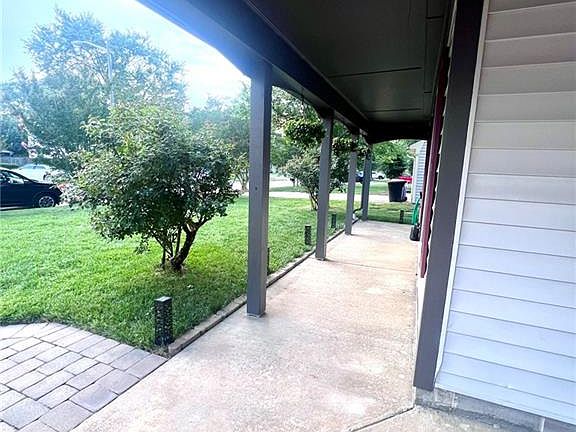 4th image of 1684 Castlefield Rd