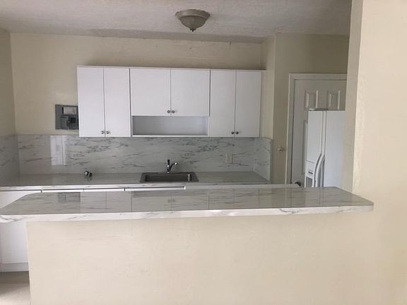 4th image of 171 NW 52nd St #171