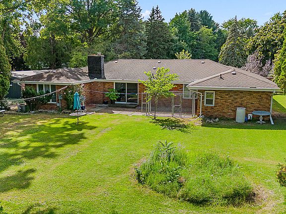 2nd image of 241 Woodlawn Ct