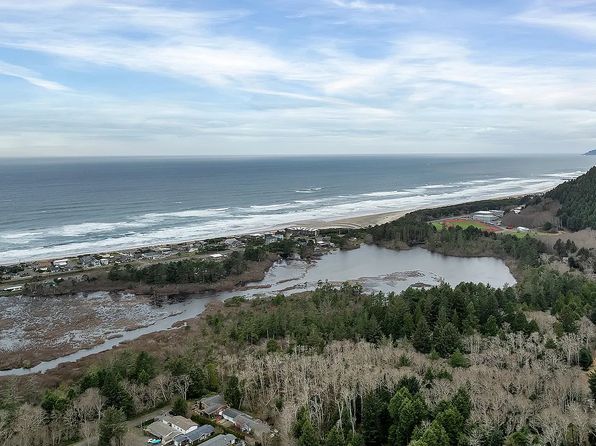 1096 NE 12th Ave, Rockaway Beach, OR 97136