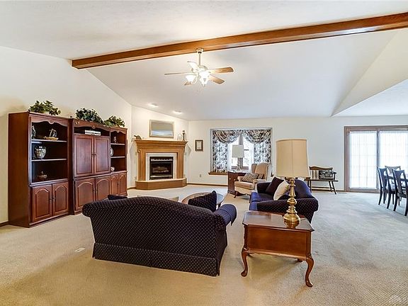 4th image of 577 Woodbury Ct