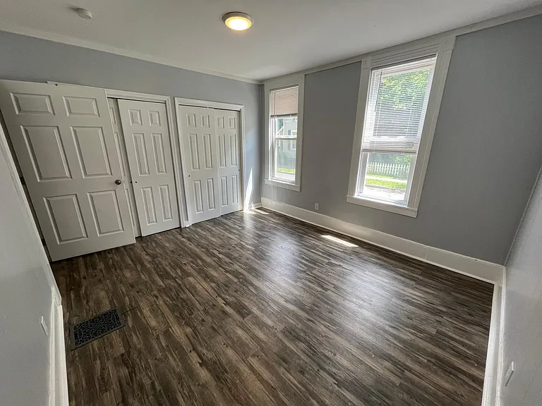 119 Henderson St — Photo 16