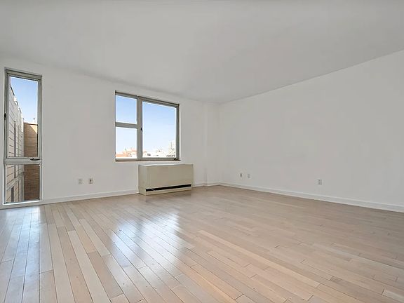5th image of 250 Bedford Ave #129405