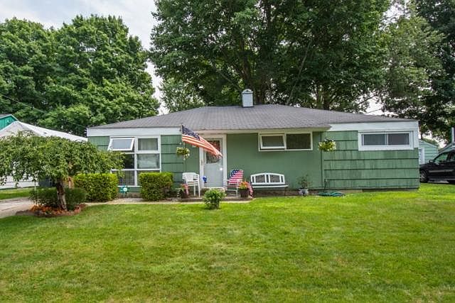 1st image of 810 Woodcliff Dr