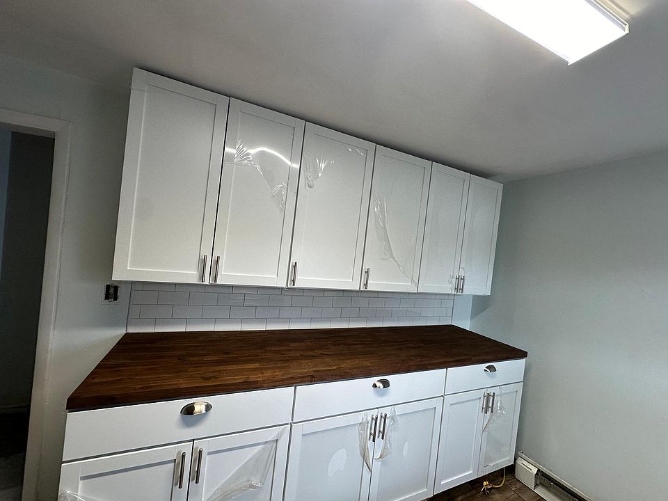 2nd image of 4 S Governors Ave APT B
