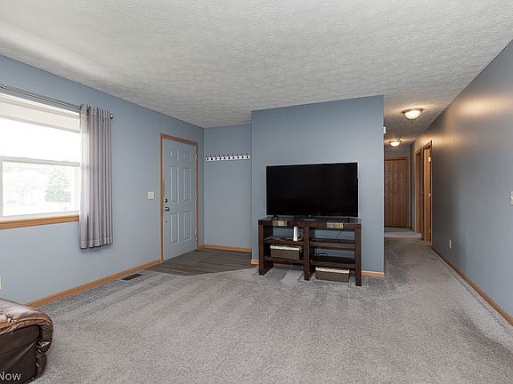 3rd image of 5860 N Pointe Pkwy