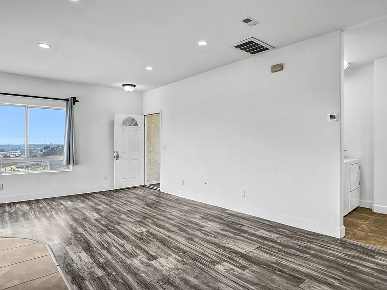 5860 - 5864 Mildred Street — Photo 3