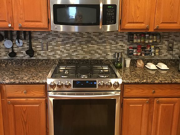 5th image of 4105 Newcastle Dr