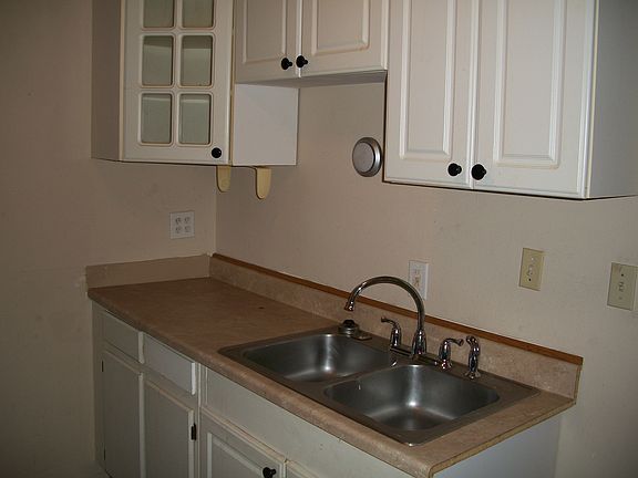 2nd image of 229 Hoch St