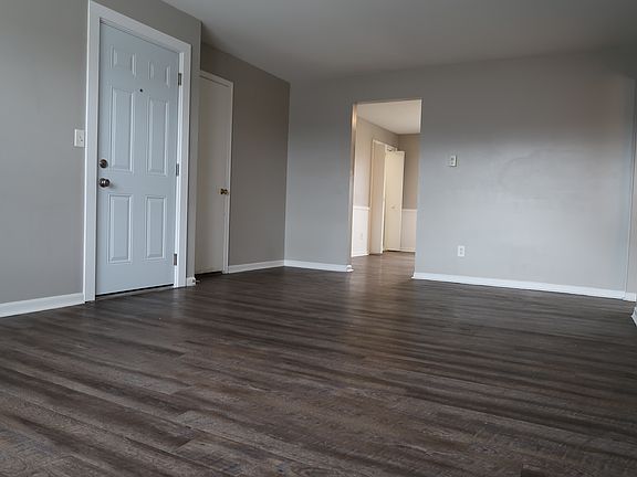 3rd image of 4131 Oak Park Dr SE #C