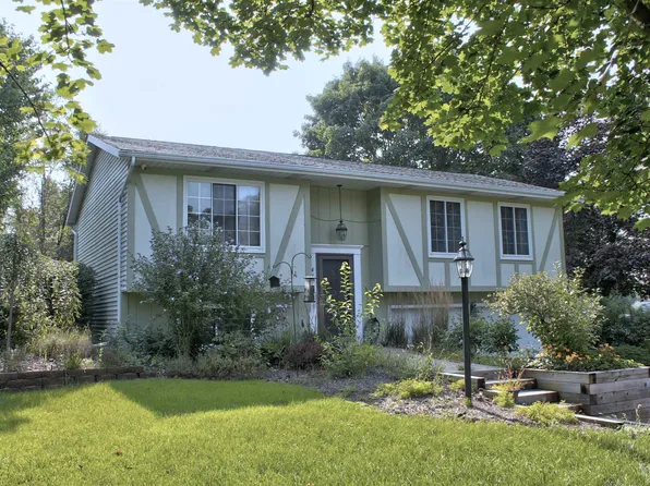 4155 Mohawk Trl, Adrian, MI 49221