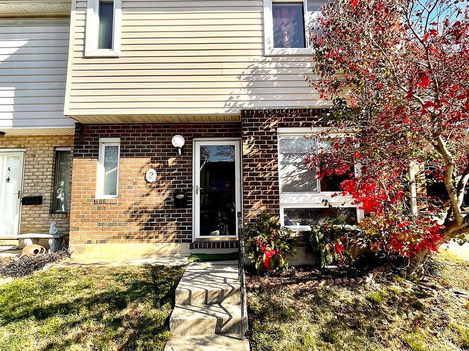 1st image of 2 Woodward Ct