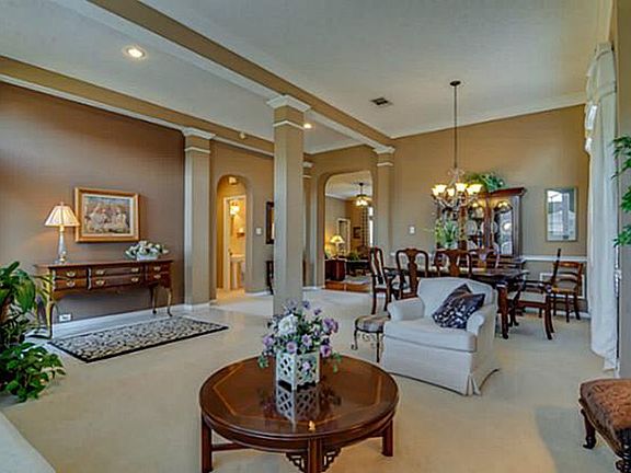 4th image of 6105 Brookhollow Dr