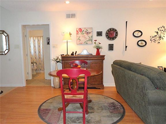 5th image of 1500 W Esplanade Ave APT 39C