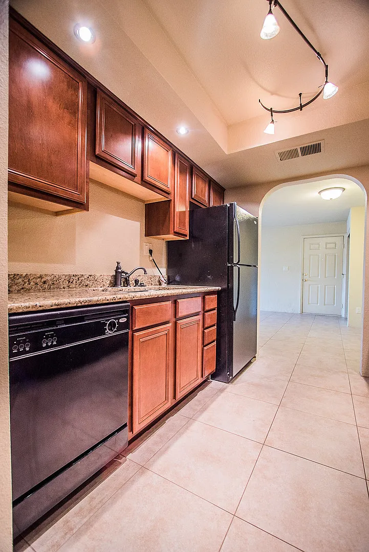 Spacious Condo near Old Town Scottsdale — Photo 2