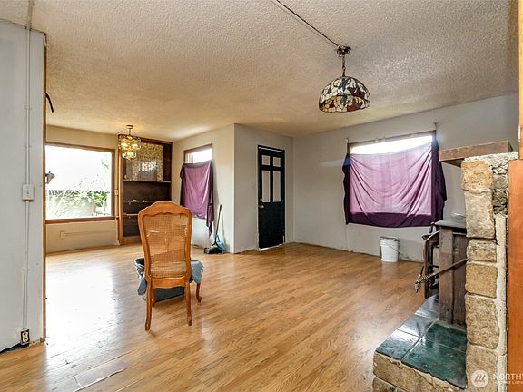 4th image of 1437 E 30th Street