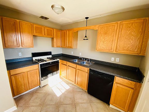 3rd image of 302 Highland Dr