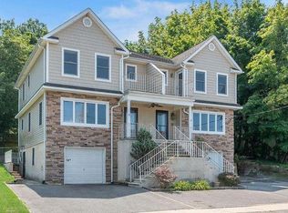 127A-127B Shore Rd, Glen Cove, NY 11542