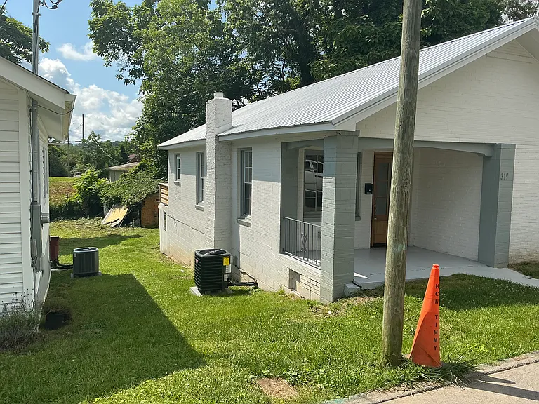 319 W Chilhowie Ave — Photo 10