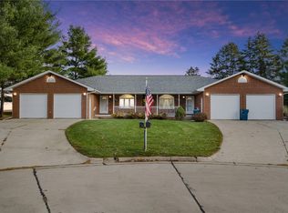 145 Jayne Ct, Monticello, IA 52310