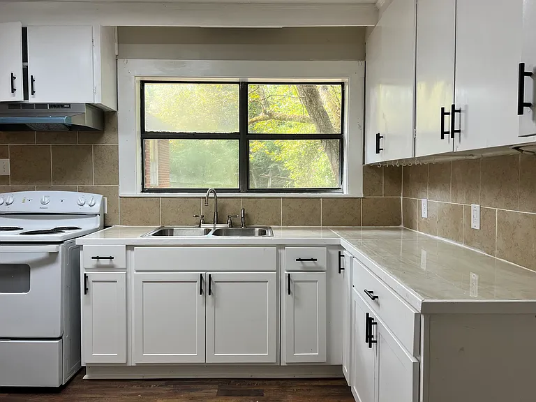 822 Barkley Rd — Photo 4