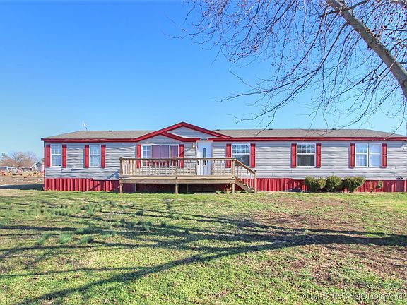 3rd image of 40924 N 3967th Ln