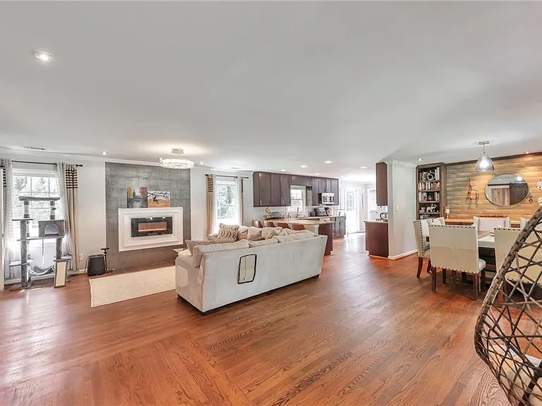 1651 Murdock Rd — Photo 3