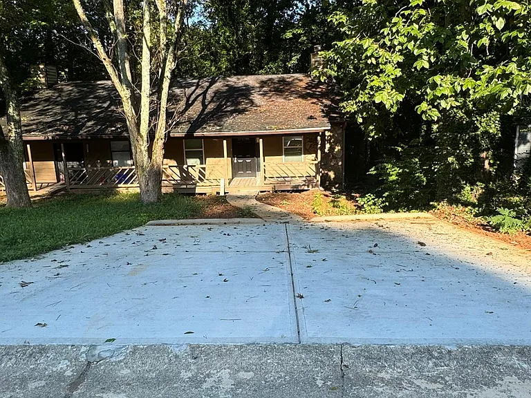 2154 Wells Dr SE — Photo 2