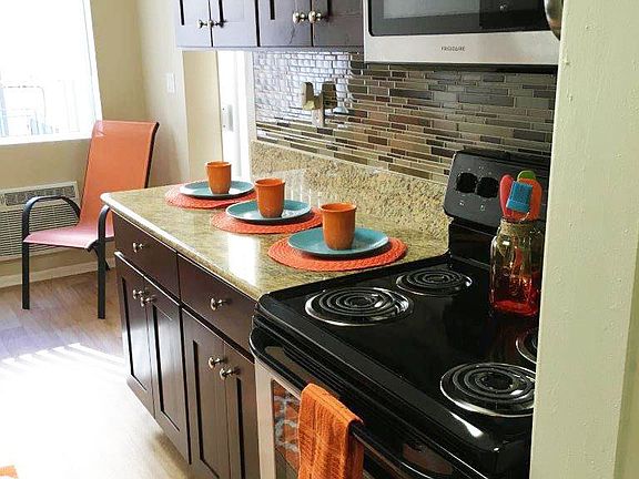 5th image of 425 Lime Ave APT 103