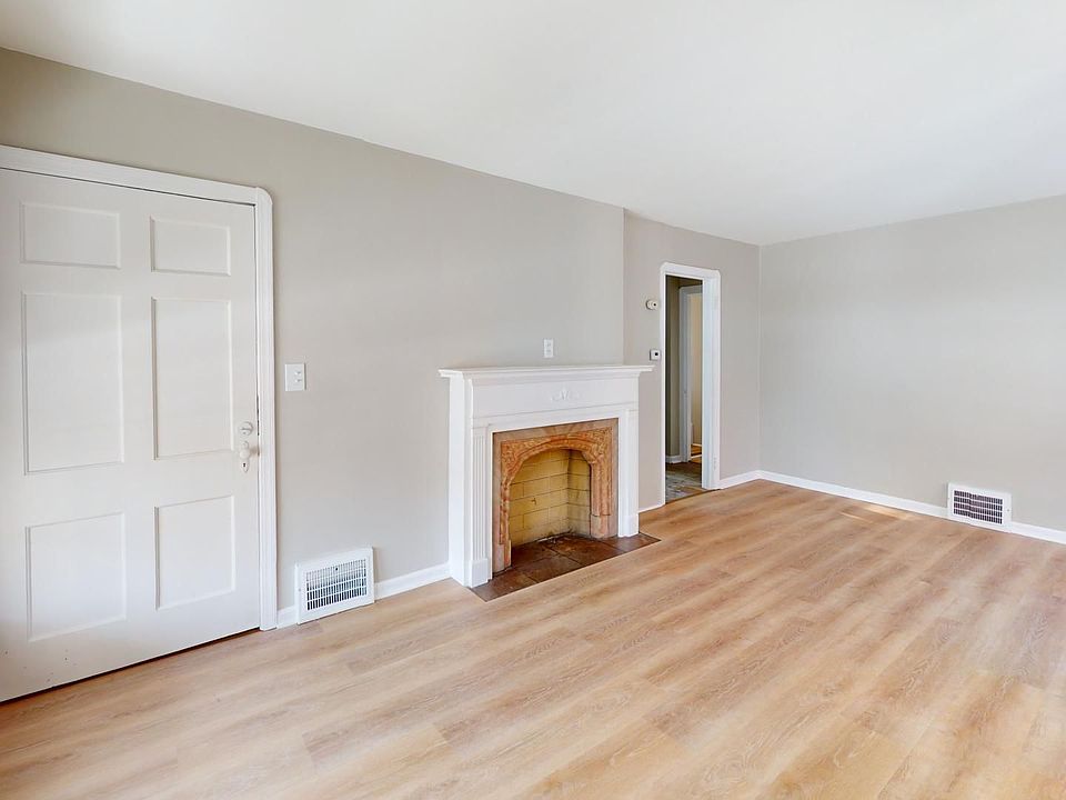 1st image of 3604 W 130th St
